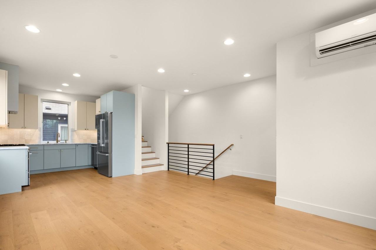 312 27th Ave E #A - Photo 3 of 23