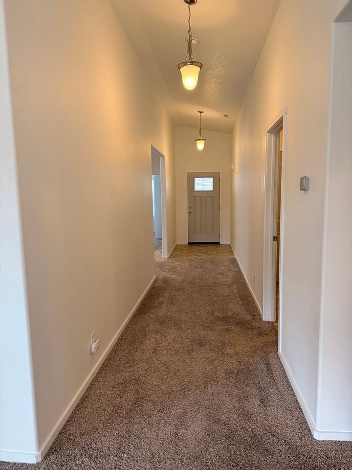 1436 N Minam Loop - Photo 2 of 27