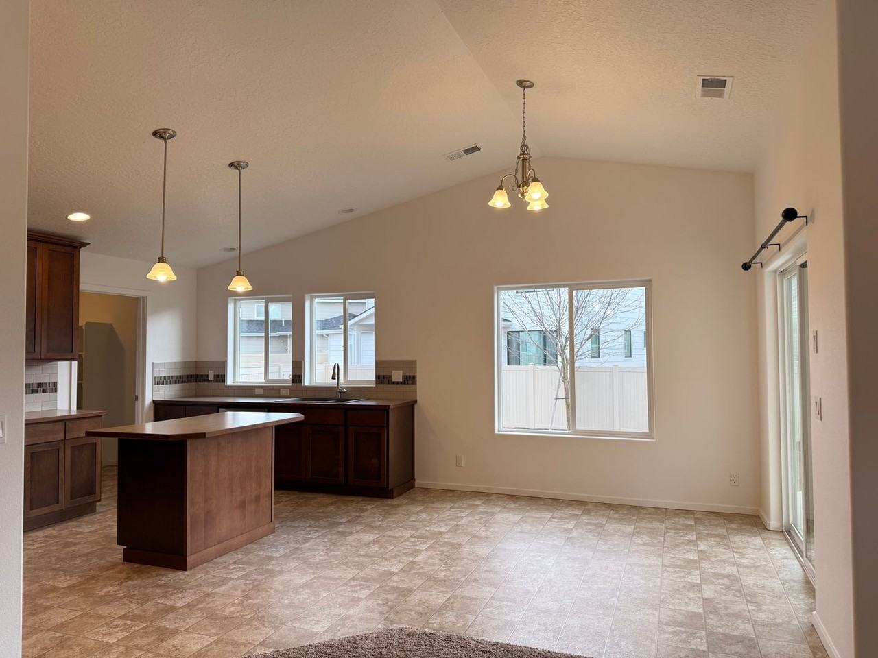 1436 N Minam Loop - Photo 4 of 27