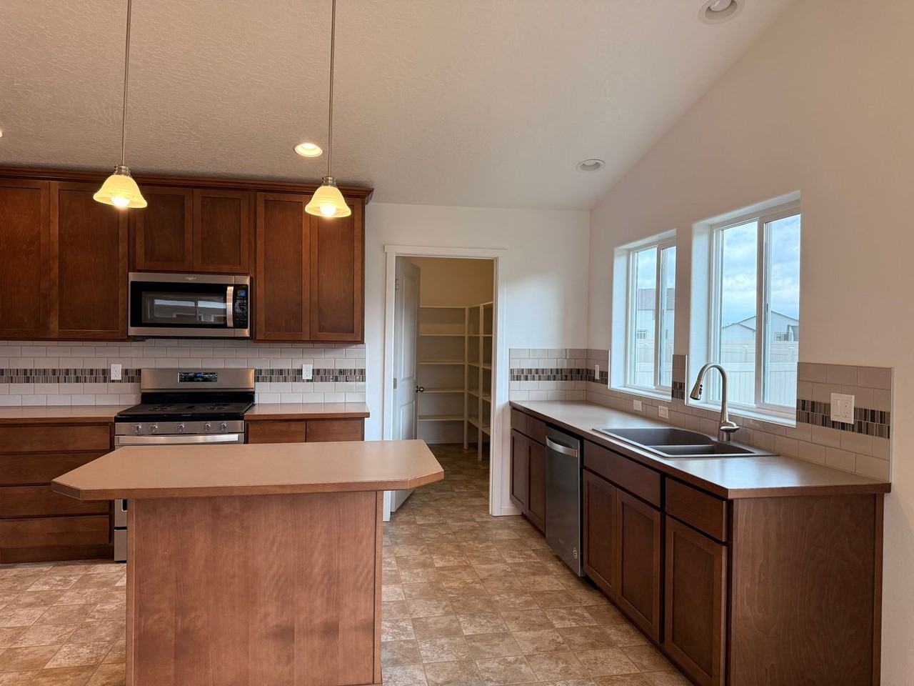 1436 N Minam Loop - Photo 5 of 27