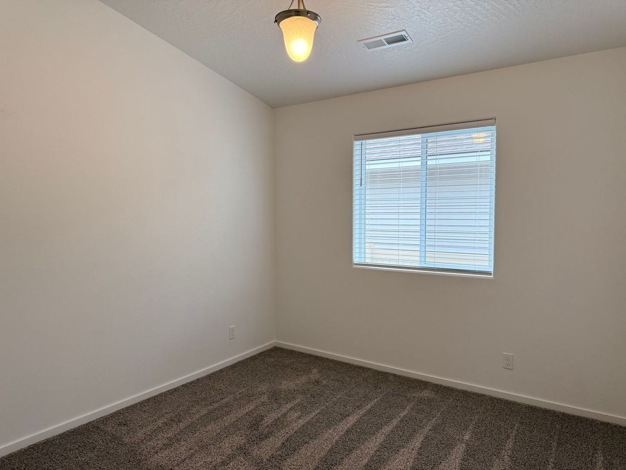 1436 N Minam Loop - Photo 7 of 27