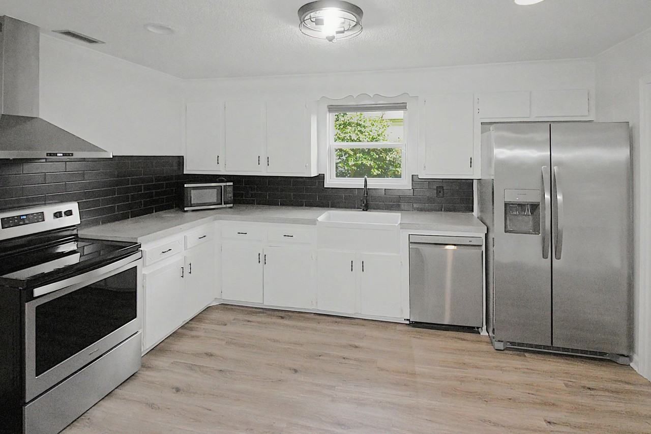 106 Eagle Rd - Photo 5 of 17