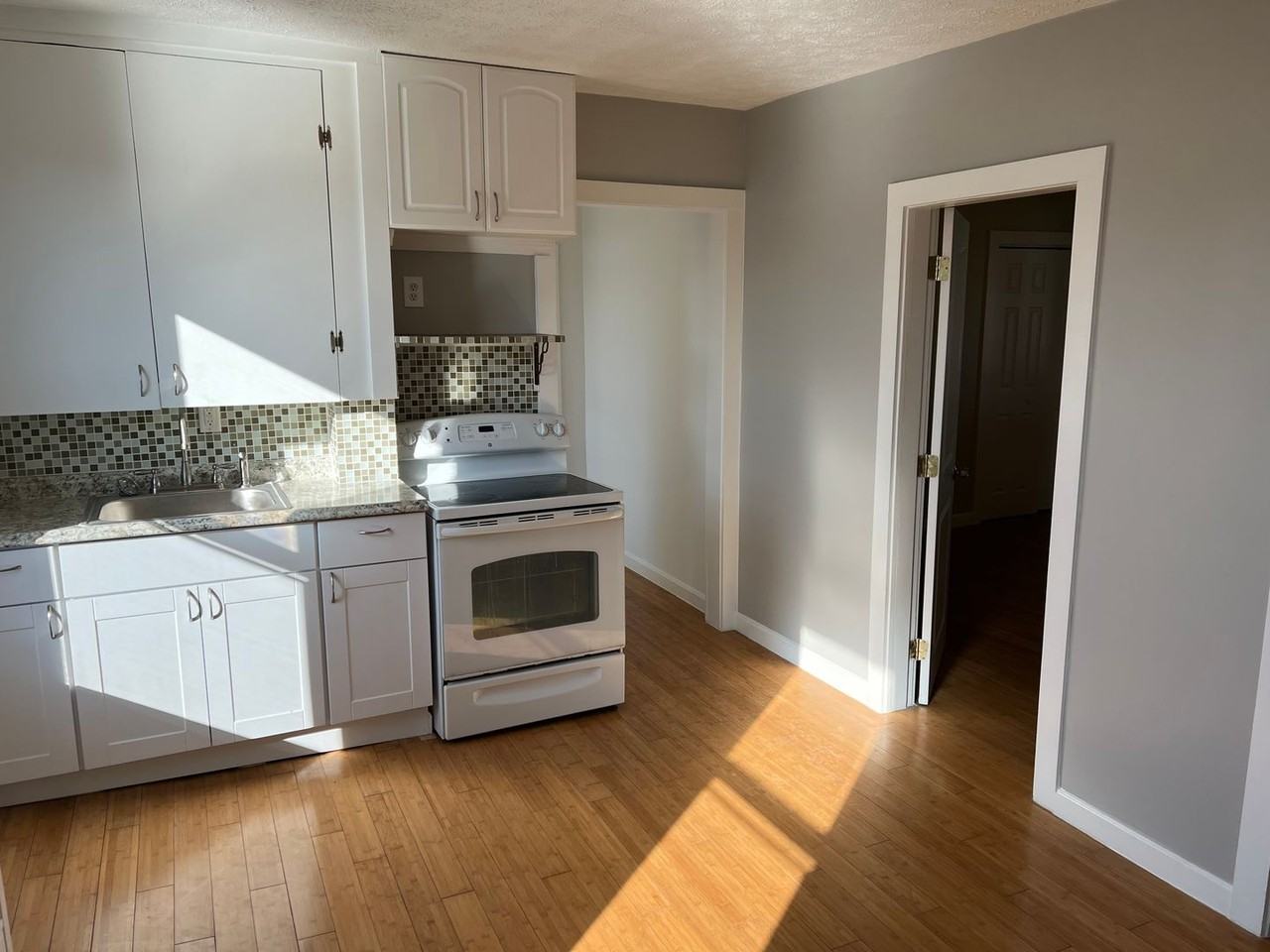 23 Pine St - Photo 2 of 13
