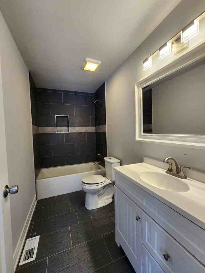 2404 S Trumbull Ave - Photo 4 of 8