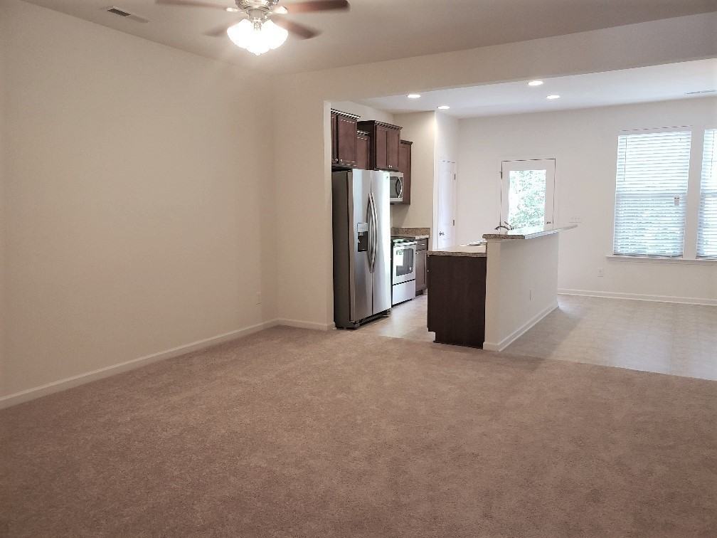 101 E Grove Point Dr - Photo 2 of 8