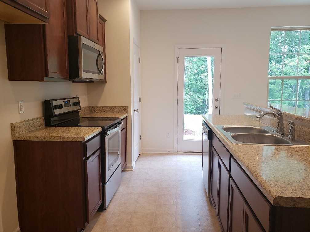 101 E Grove Point Dr - Photo 3 of 8