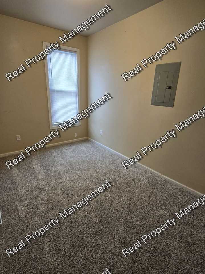 401 N Grant St - Photo 6 of 12