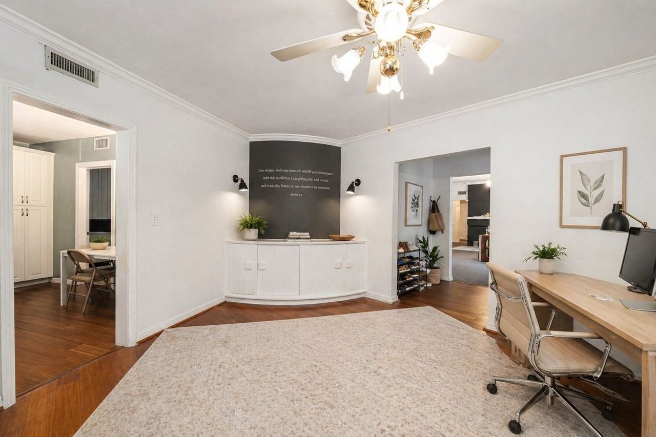 2110 Nw 3rd Pl - Photo 4 of 33