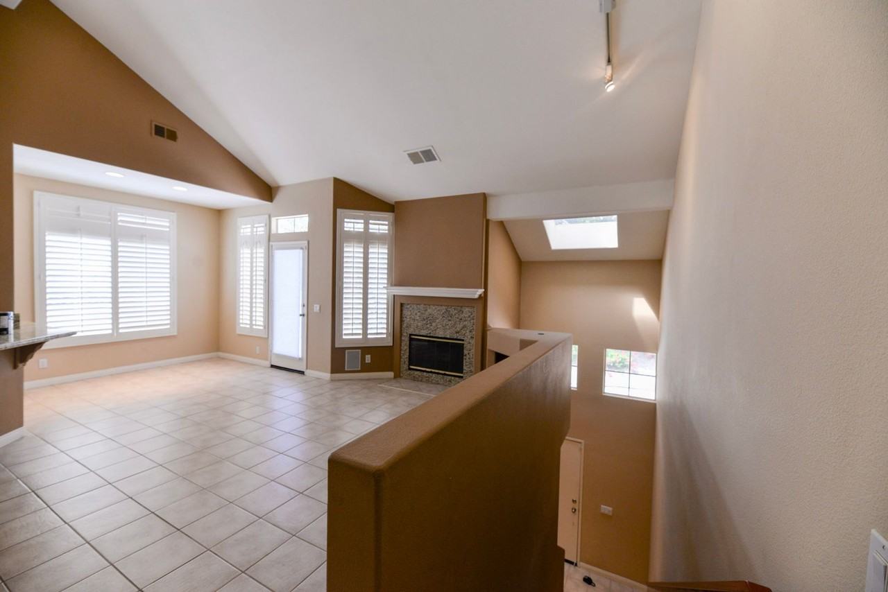 215 Shorebreaker Dr - Photo 3 of 22