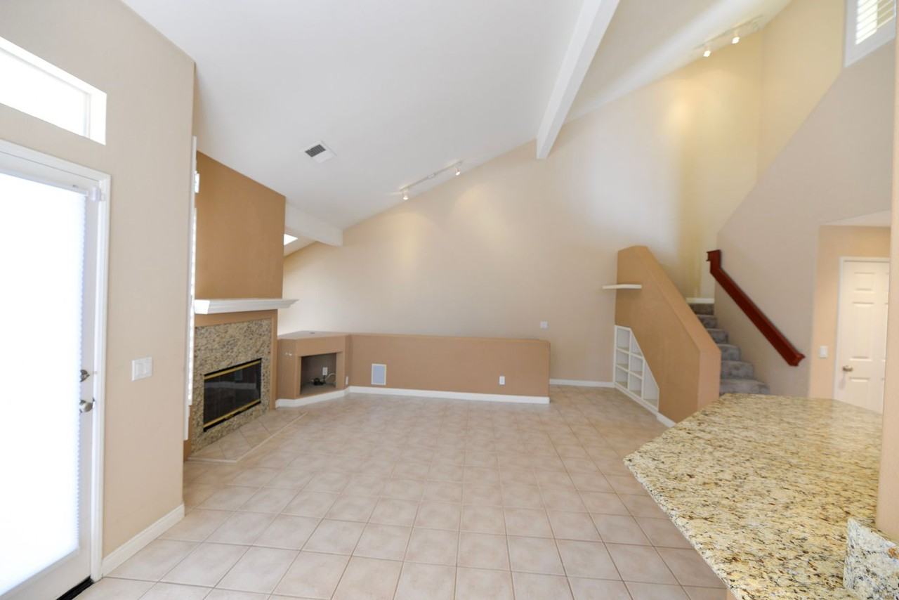 215 Shorebreaker Dr - Photo 4 of 22