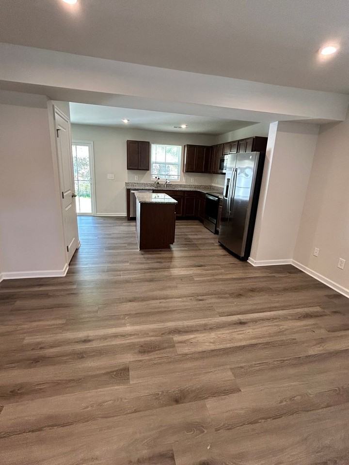 1629 Mountain Ash Ln - Photo 4 of 18