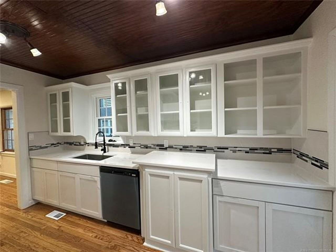 1235 S Gary Pl - Photo 4 of 48