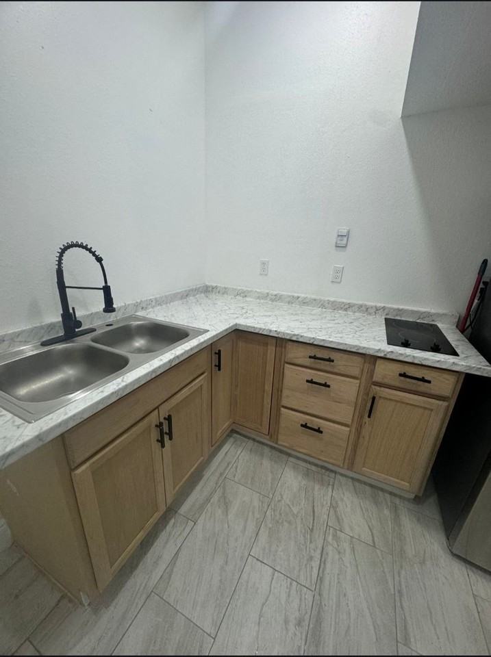2820 11th St W - Photo 5 of 7