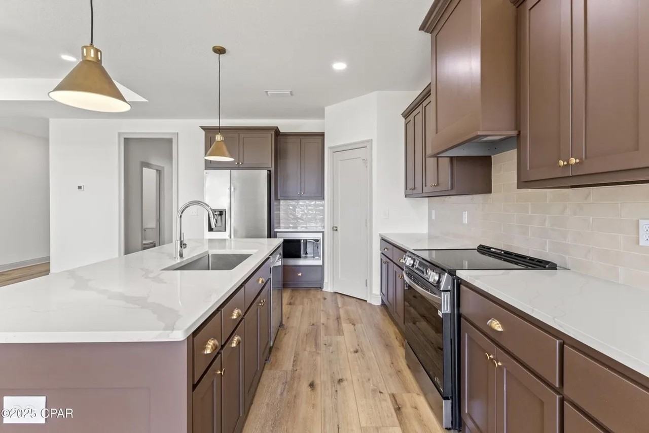 3884 Red Deer Cir - Photo 4 of 14