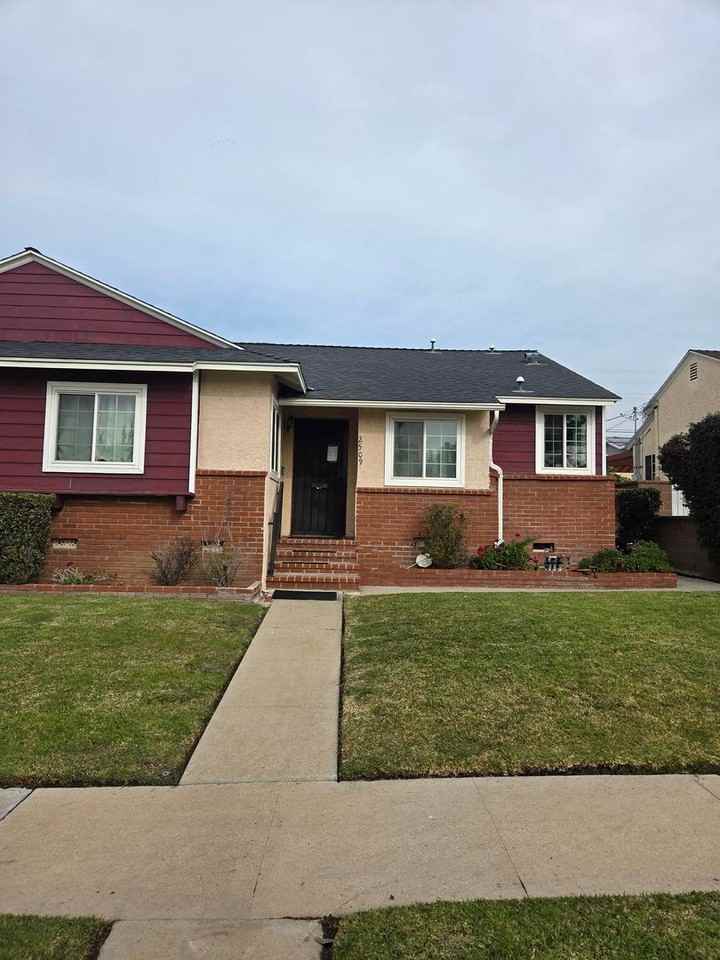 2509 W 109th St - Photo 2 of 10