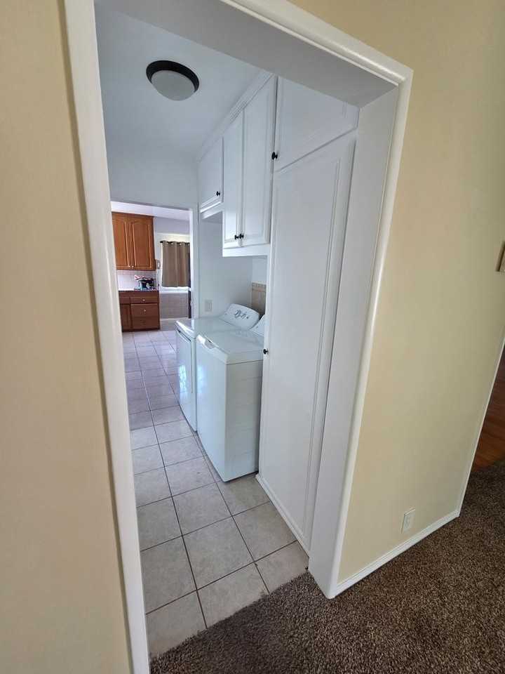 2509 W 109th St - Photo 4 of 10