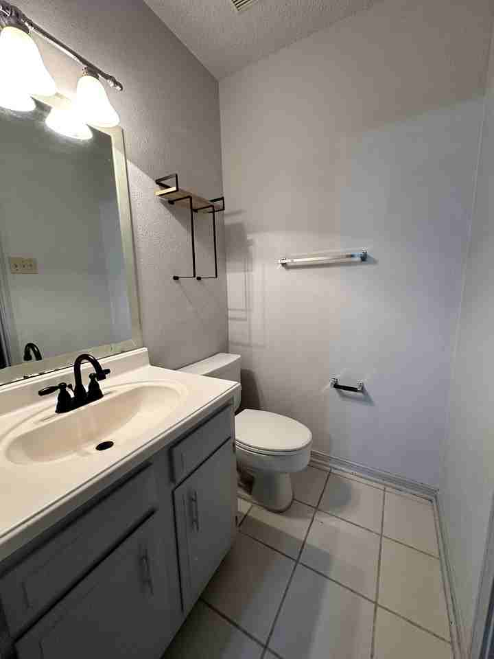 606 1/2 Lafayette St #B - Photo 2 of 10