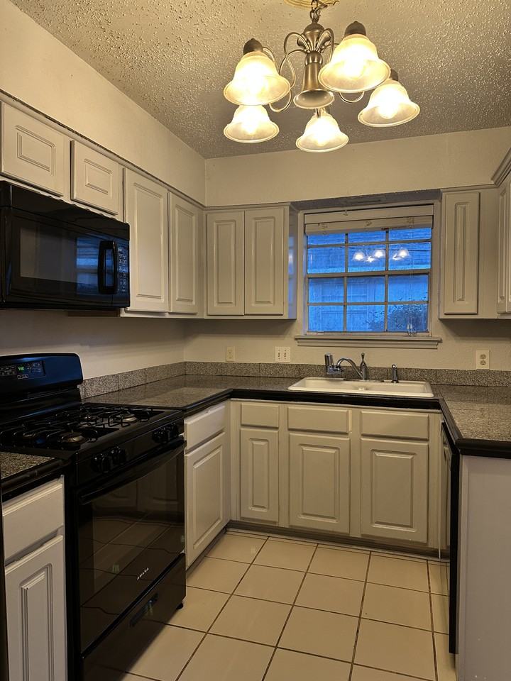 606 1/2 Lafayette St #B - Photo 5 of 10
