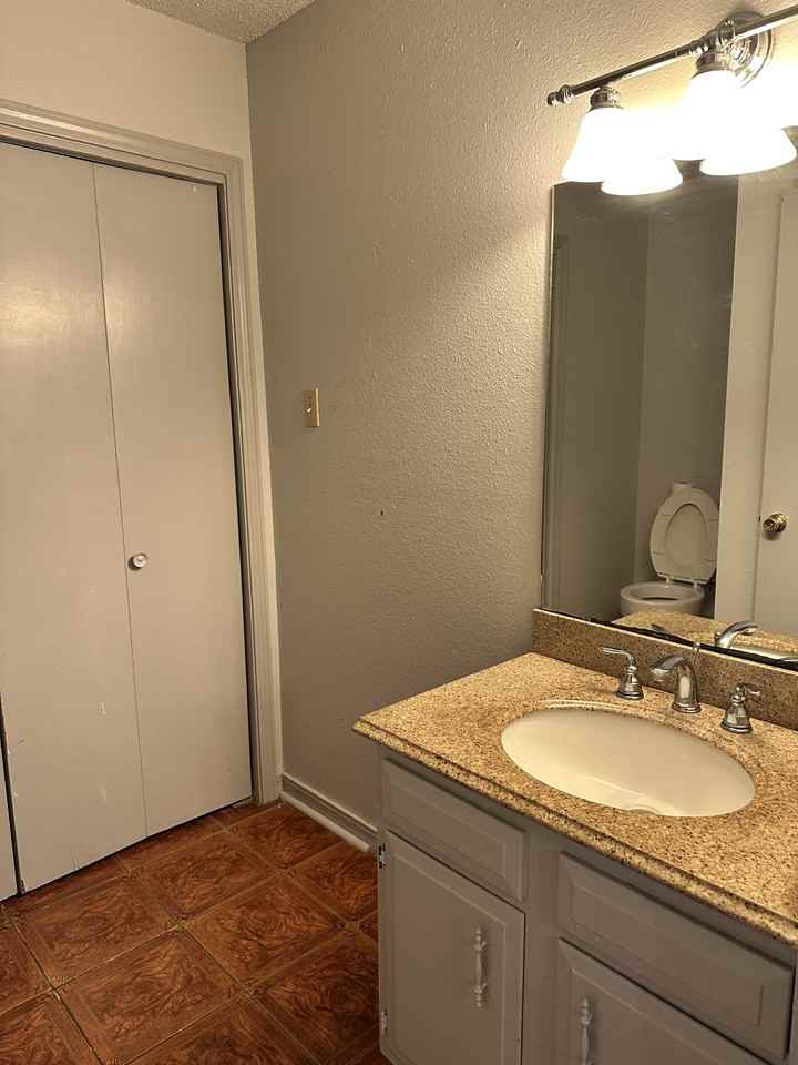 606 1/2 Lafayette St #B - Photo 7 of 10