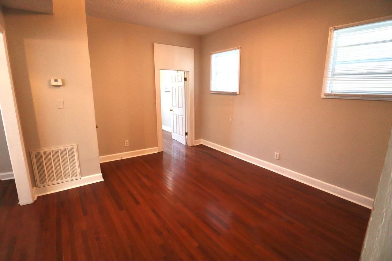 27 Nassau St #A - Photo 2 of 7
