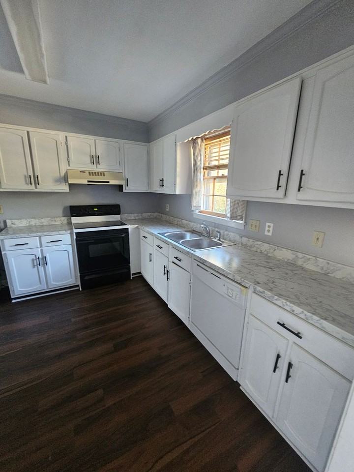 223 Rutledge Pl - Photo 3 of 21