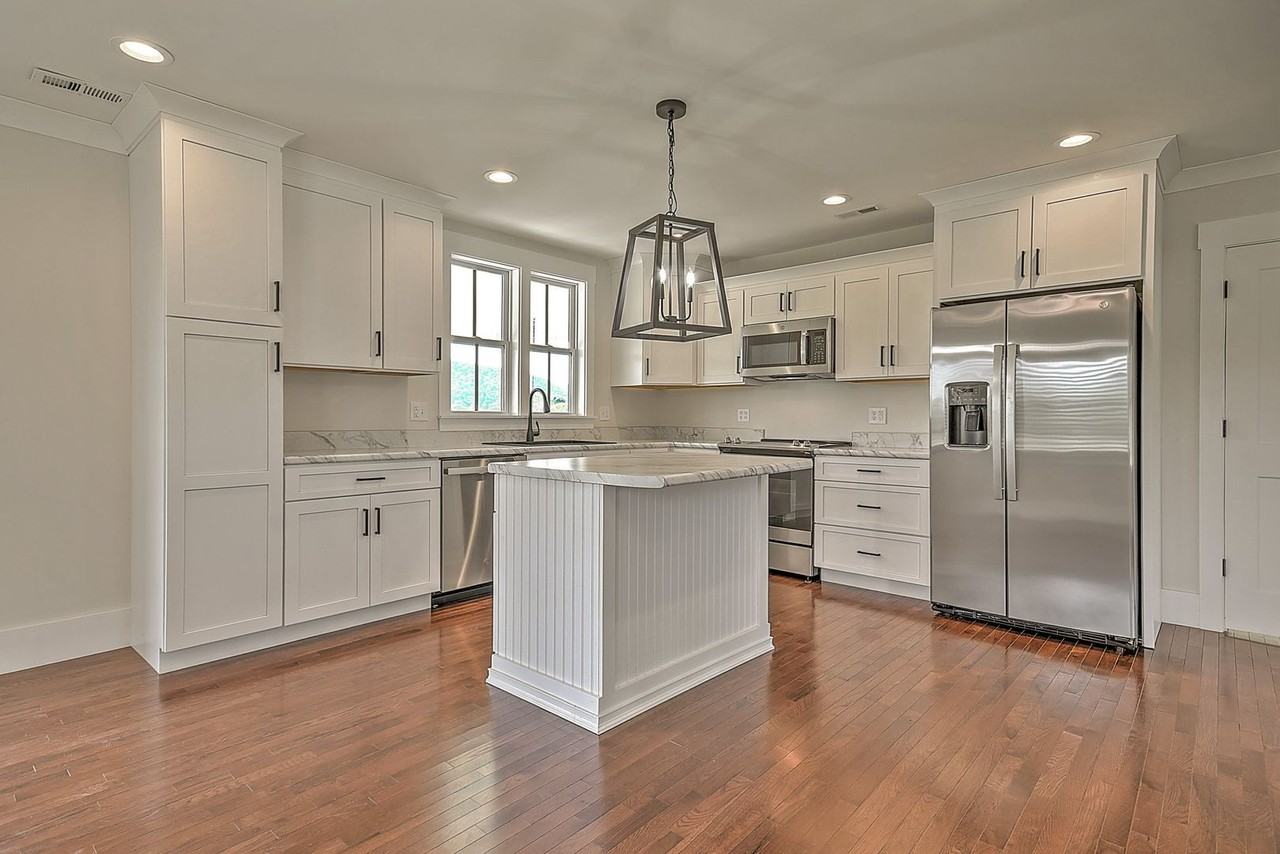 403 Silver Lake Rd - Photo 3 of 49