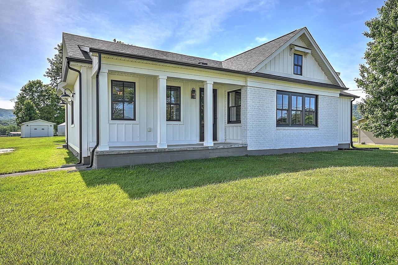 403 Silver Lake Rd - Photo 4 of 49