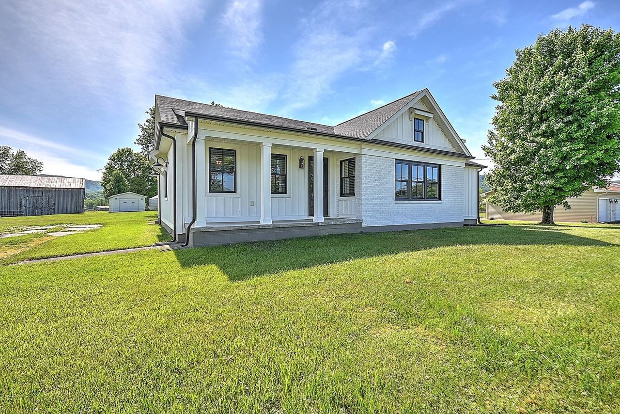 403 Silver Lake Rd - Photo 5 of 49