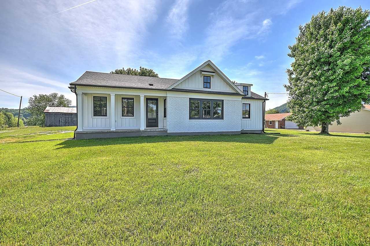 403 Silver Lake Rd - Photo 7 of 49