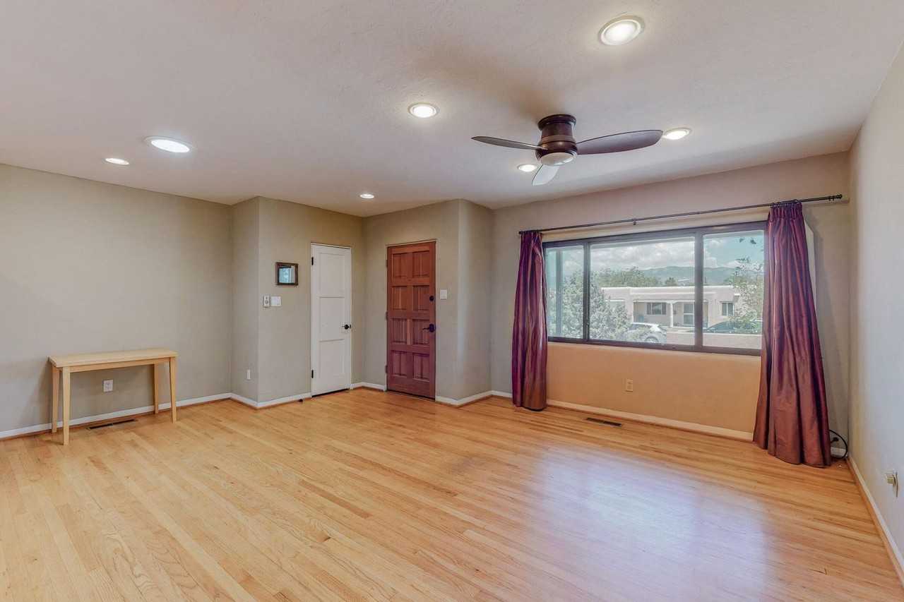 1321 Lobo Pl Ne - Photo 2 of 12
