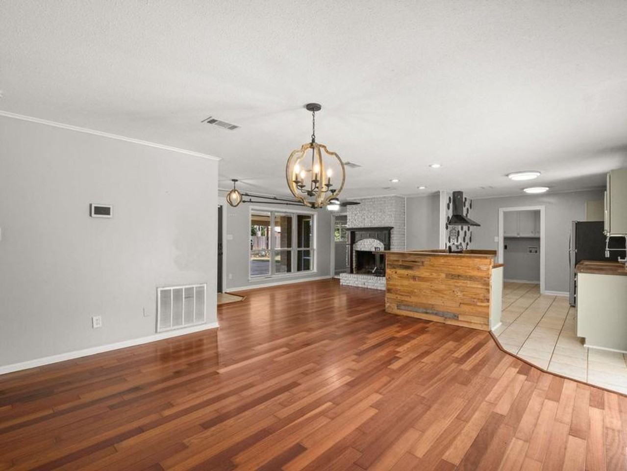 111 Henderson St - Photo 5 of 19