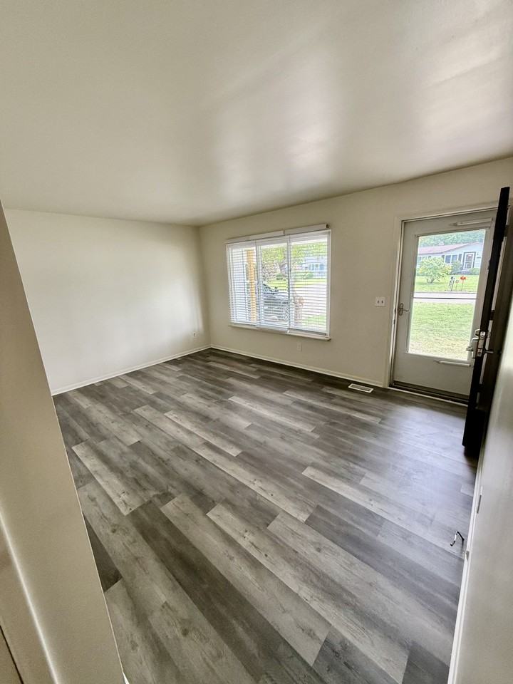 1442 Lasalle Ave #NA - Photo 2 of 18