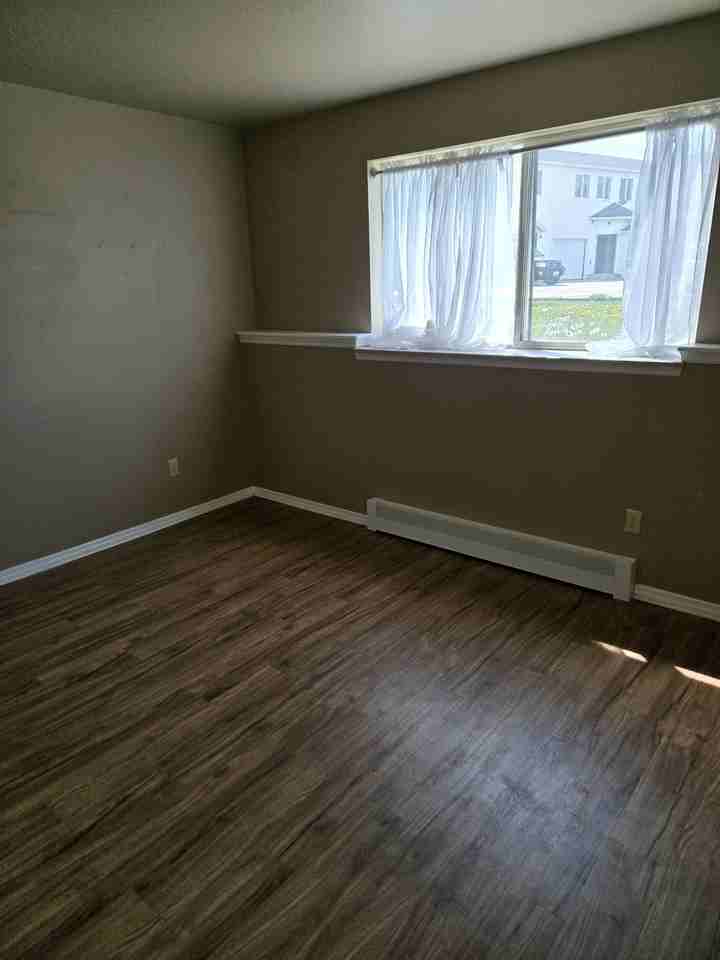 92 Stiles Ave #4 - Photo 3 of 8