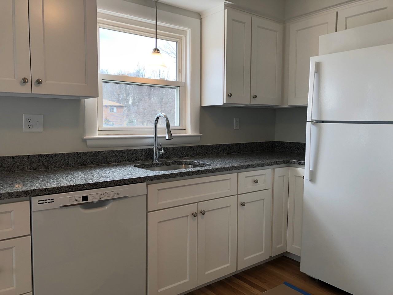 286 Lagrange St - Photo 3 of 15