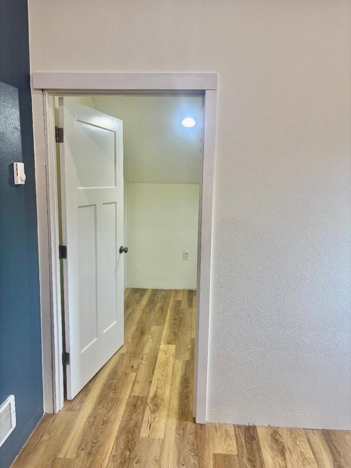 1007 W Main St #2 - Photo 4 of 10
