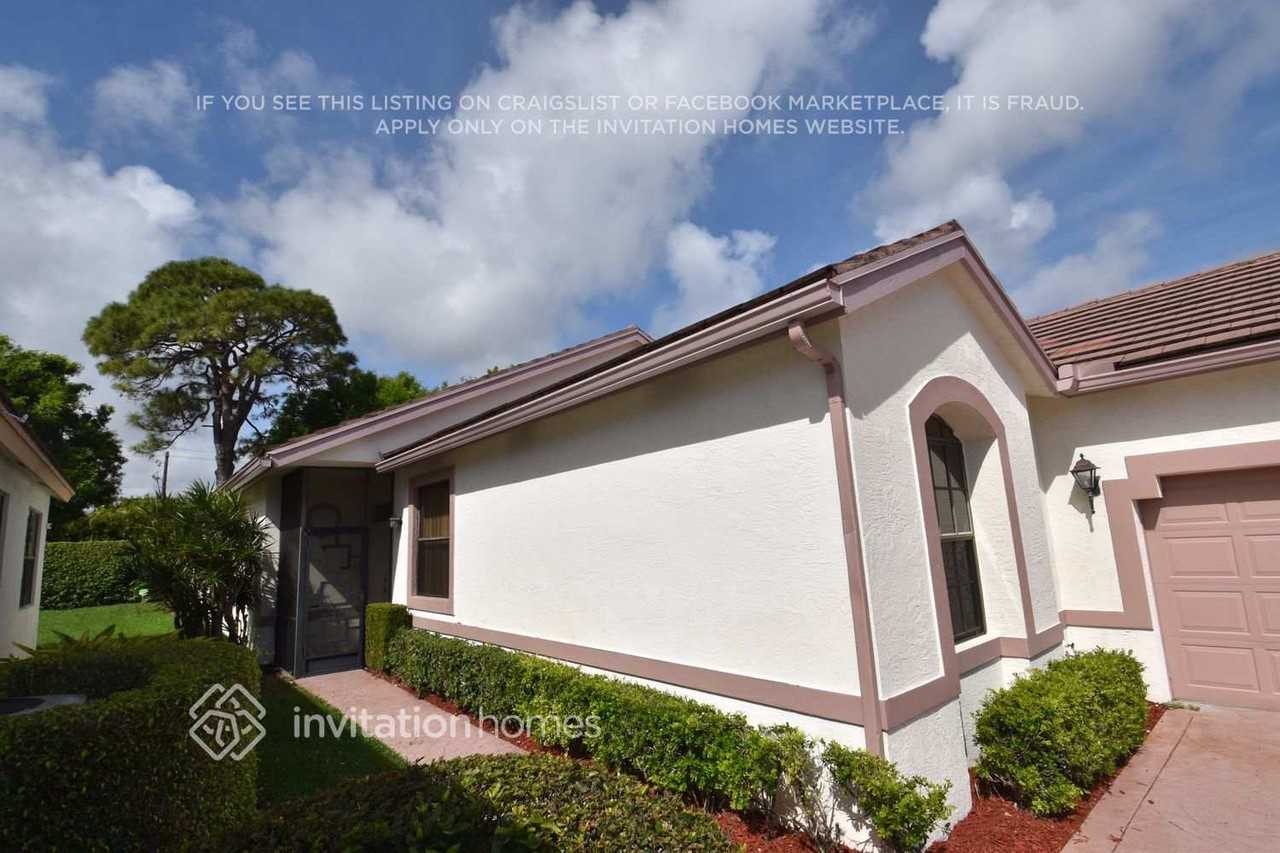 10213 Lexington Lakes Blvd N - Photo 2 of 19