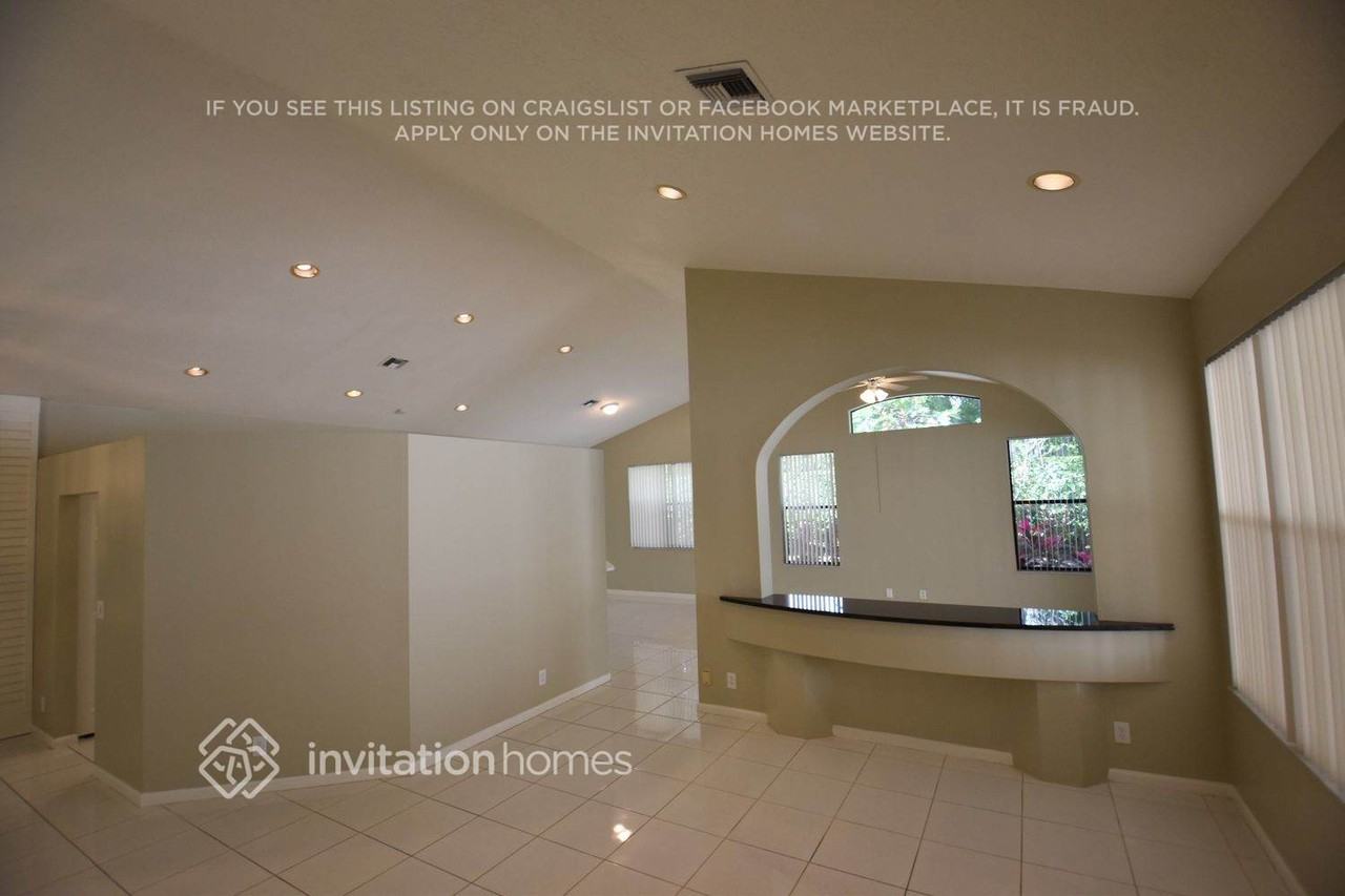 10213 Lexington Lakes Blvd N - Photo 4 of 19