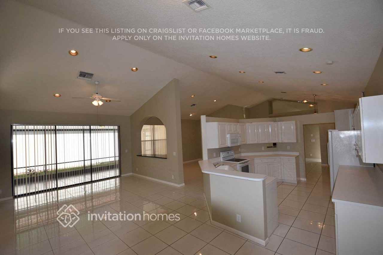 10213 Lexington Lakes Blvd N - Photo 6 of 19
