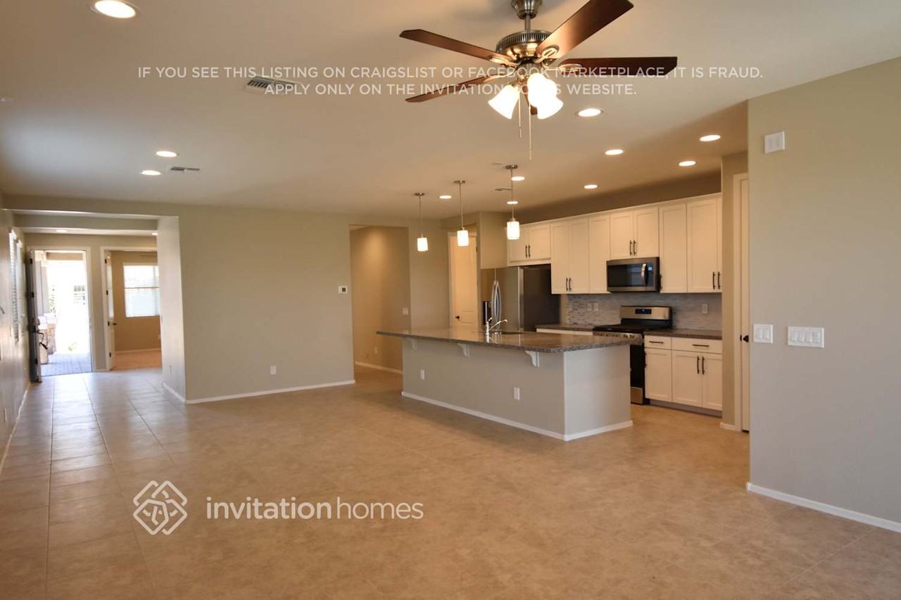 18752 W Rancho Dr - Photo 3 of 14