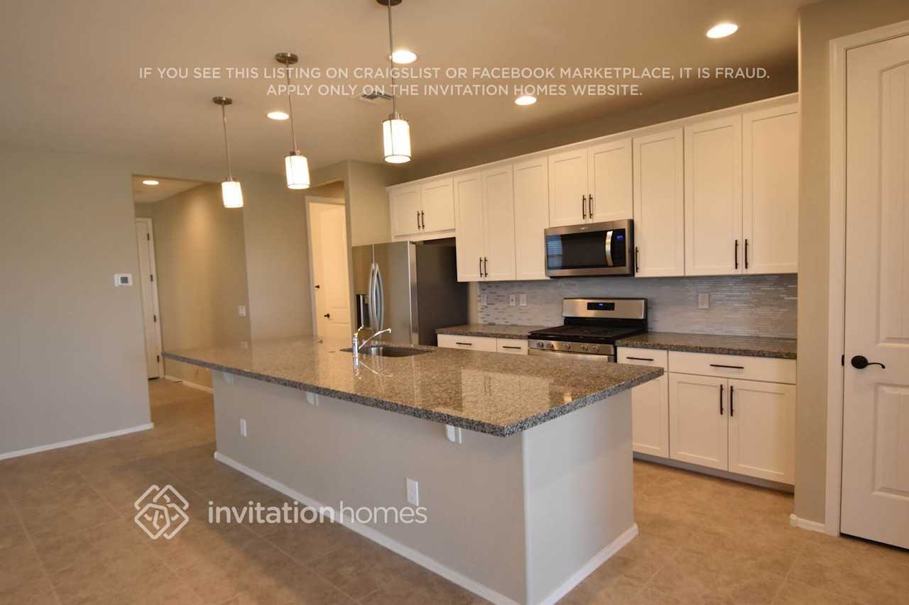 18752 W Rancho Dr - Photo 5 of 14