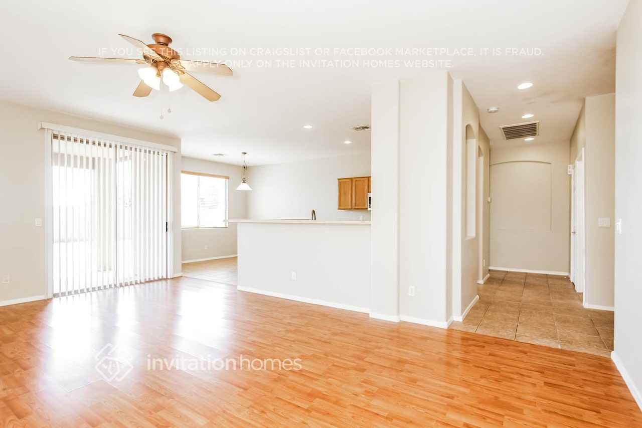 3213 S 103rd Dr - Photo 2 of 16