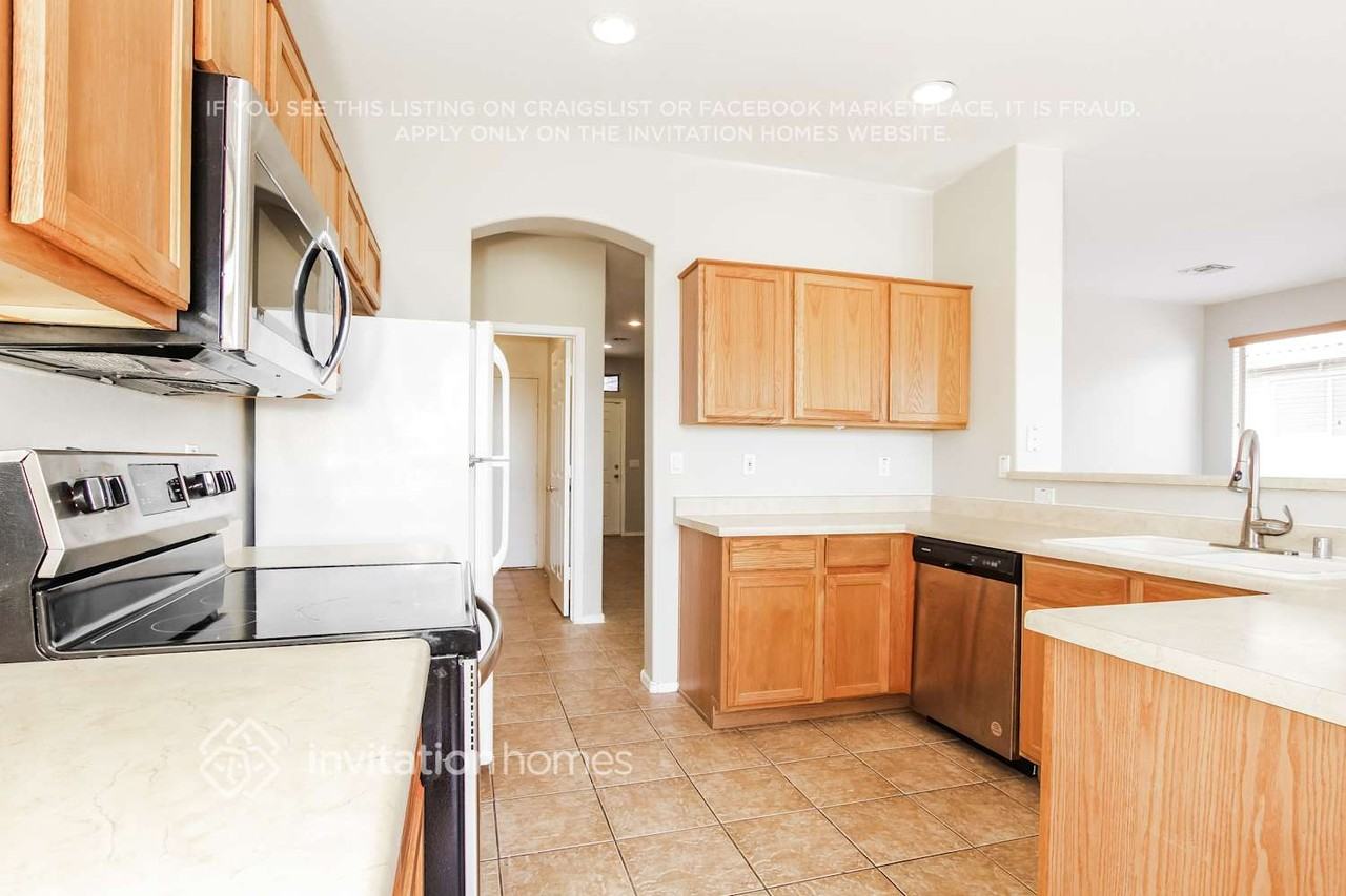 3213 S 103rd Dr - Photo 4 of 16