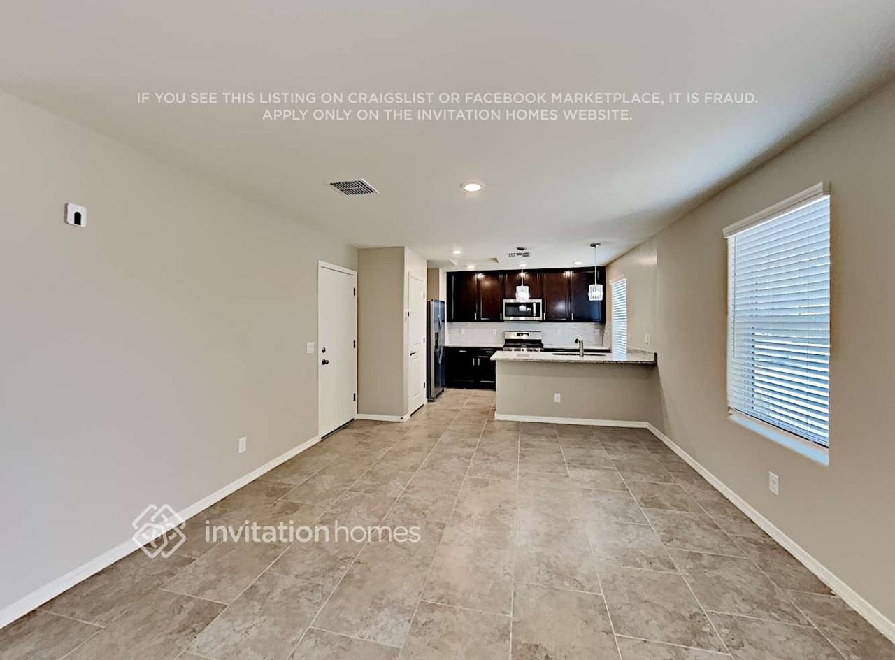 8015 W Agora Ln - Photo 7 of 21