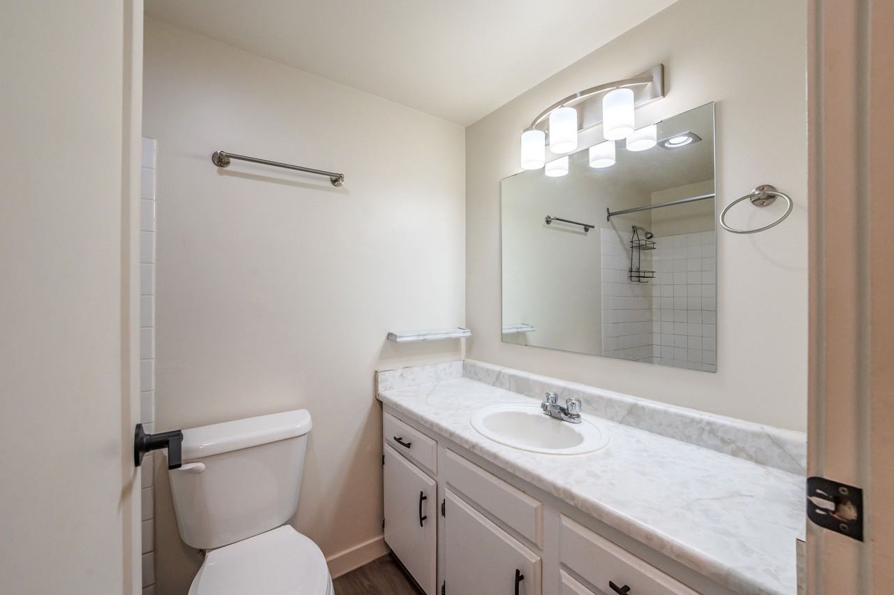 Crestview Apartments - Photo 6 of 9