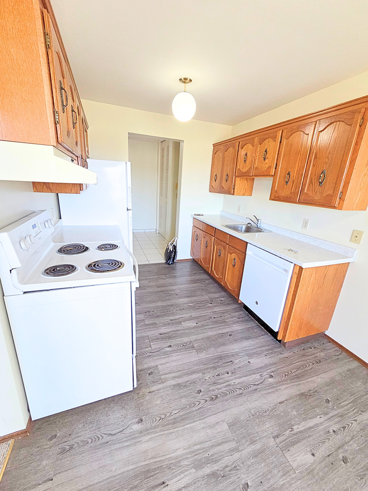 Sunrise Apartments - Photo 7 of 12