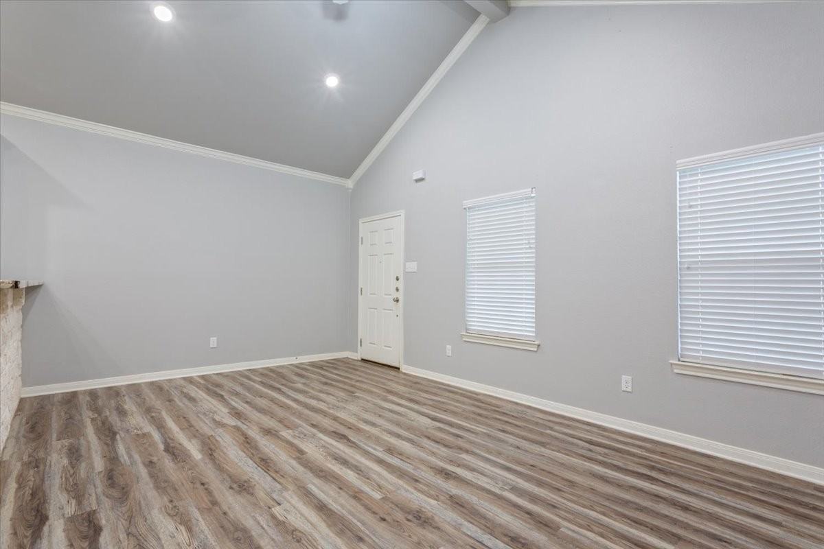718 S Main St #718 - Photo 6 of 27