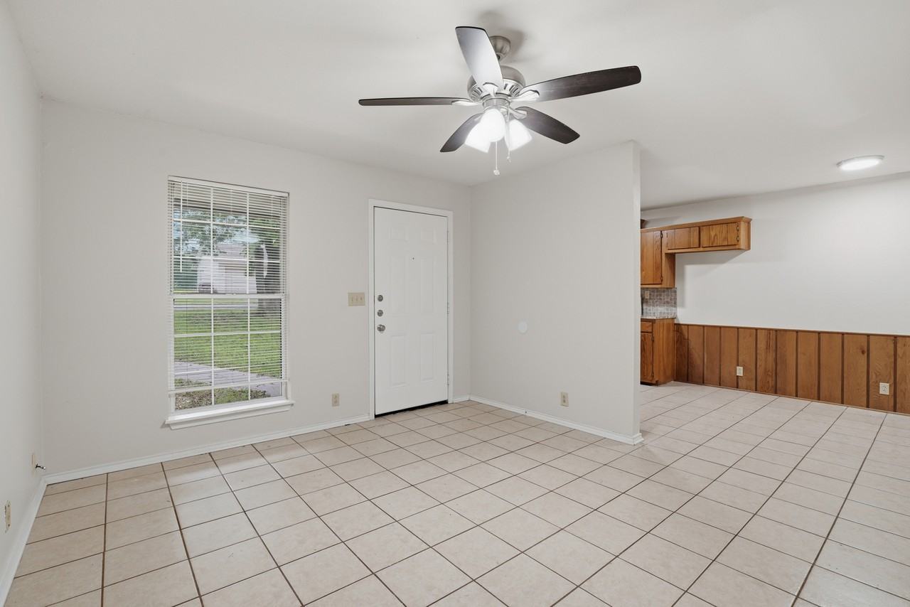 106 N Shaw St #106 - Photo 2 of 26