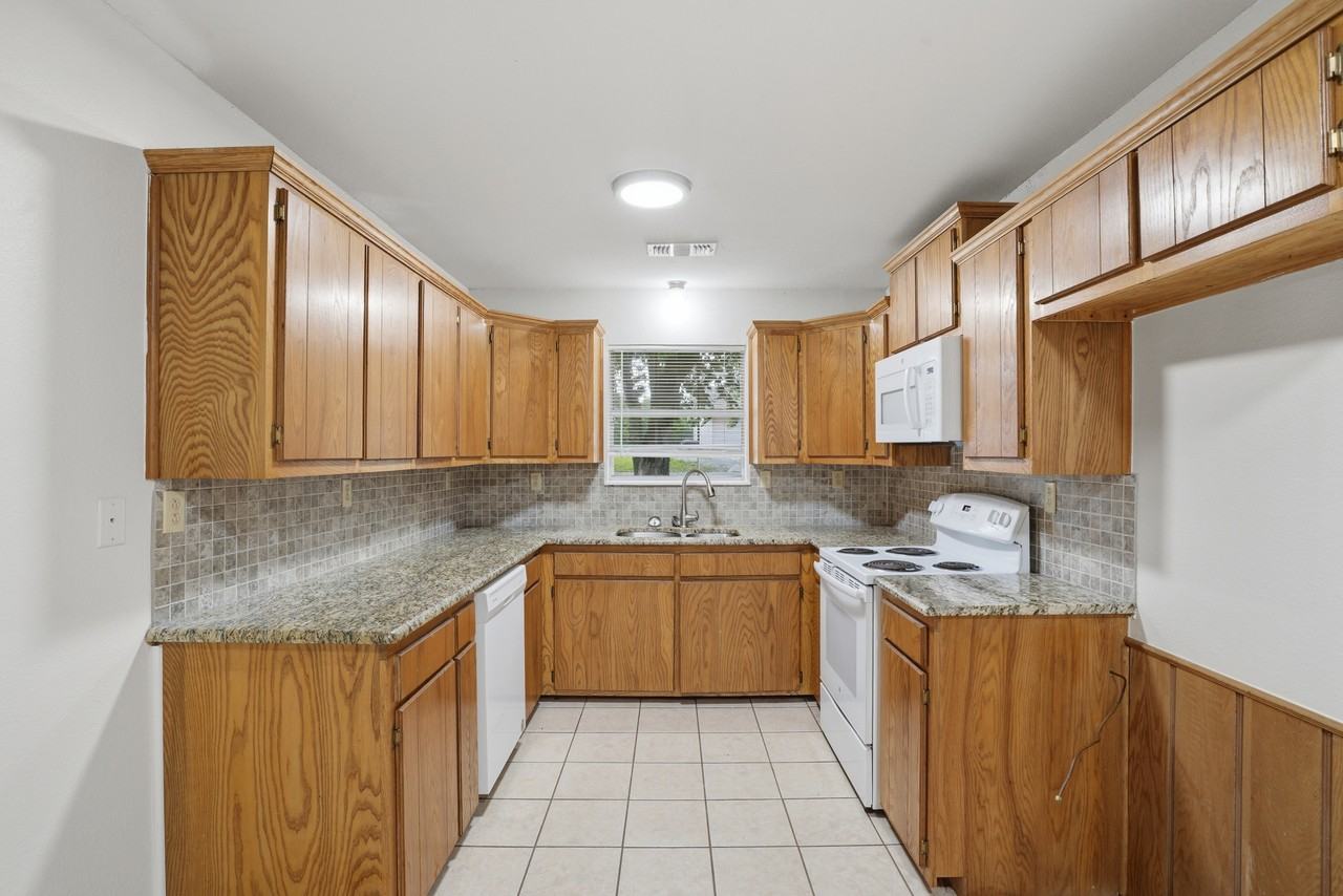 106 N Shaw St #106 - Photo 6 of 26