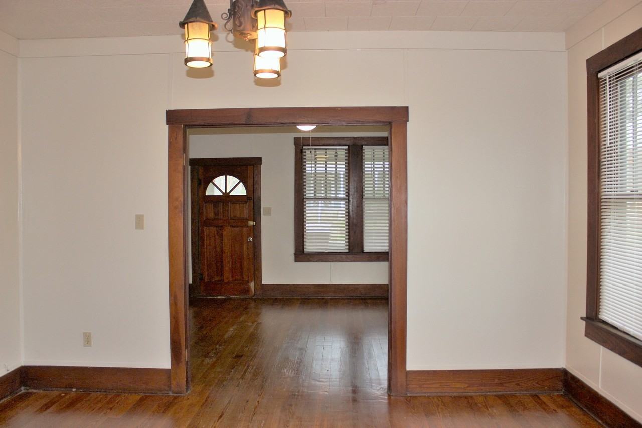 402 W Alamo St #1 - Photo 3 of 15