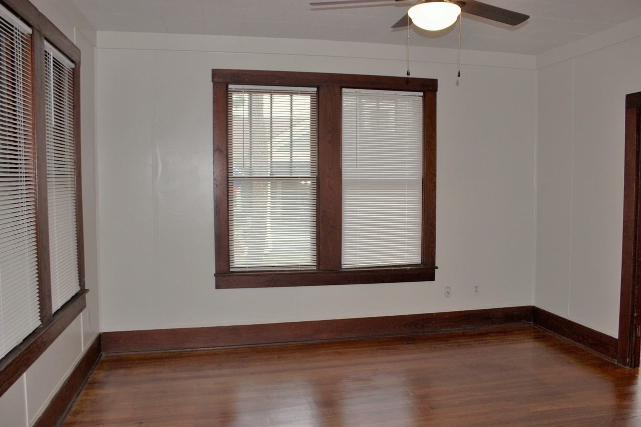 402 W Alamo St #1 - Photo 4 of 15